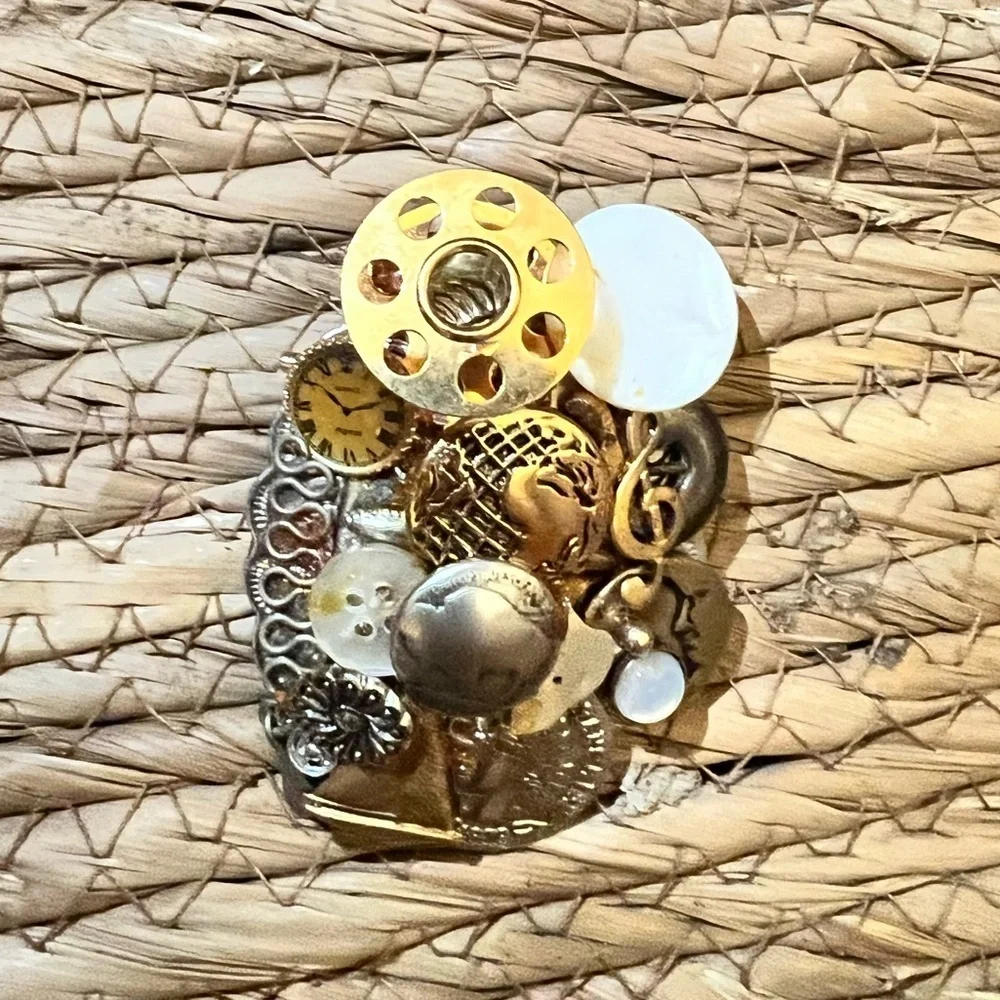 Vintage Brooch Pin Steampunk Watch Face Parts bobbin Button Artistic Mixed